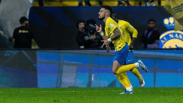 النصر يتغلب على الاتفاق بثلاثية