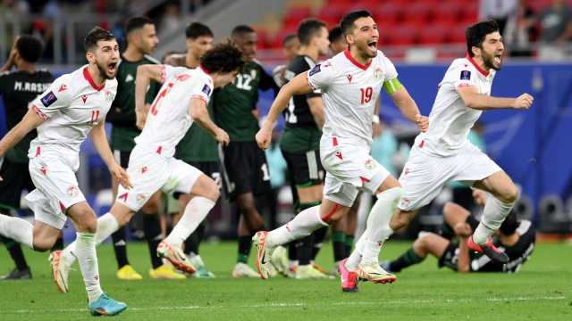 فرحة لاعبو طاجيكستان بالتأهل التاريخي إلى ربع نهائي كأس آسيا..فيديو