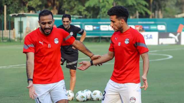 كهربا يواسي زملاؤه بعد توديع بطولة كأس أمم أفريقيا