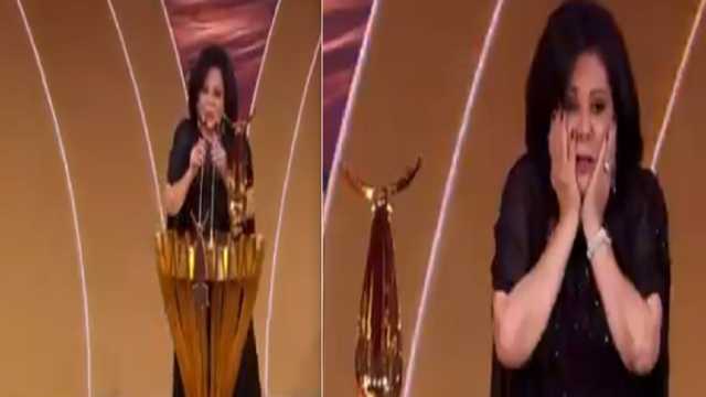 إسعاد يونس ترقص فرحا بعد تكريمها في JoyAwards ..فيديو