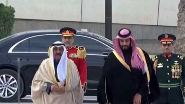 ولي العهد يستقبل أمير الكويت في الديوان الملكي بمراسم استقبال رسمية .. فيديو