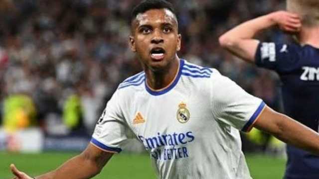 لاعب ريال مدريد يُبدي إعجابه بمحترف الهلال