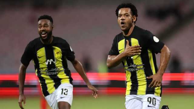 وكيل رومارينيو يحسم الجدل حول رحيله عن الاتحاد