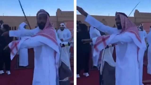 وليد عبدالله يحتفل بيوم التأسيس على طريقته.. فيديو
