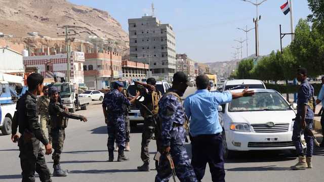 شخص ينهال ضربا على رأس زوجته بالطوب حتى فارقت الحياة