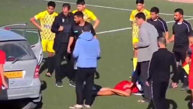 فتح تحقيق في وفاة اللاعب الجزائري وسيم جزار بعد إصابة في الملعب