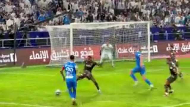 ميتروفيتش يهدر هدف محقق لـ الهلال .. فيديو