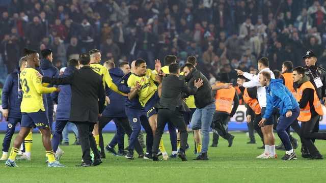 اعتقال 5 مشجعين بسبب أعمال الشغب في الدوري التركي