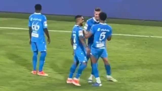 ضحك لاعبي الهلال مع البليهي بعد طرد رونالدو .. فيديو