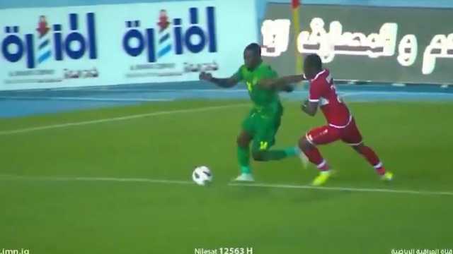 لاعب عراقي يرفض احتساب ضربة جزاء لصالحه ..فيديو