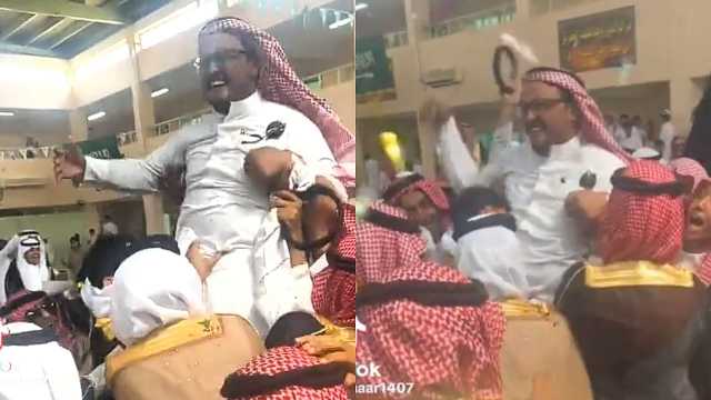 تقديرًا لجهوده .. طلاب يحتفلون بمعلمهم في يوم التخرج .. فيديو