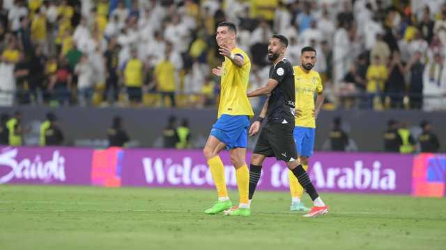 ردة فعل رونالدو بعد التعادل أمام الهلال.. فيديو