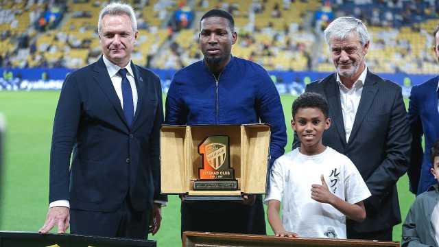 لحظة وداع جماهير ‎الاتحاد لـ عمر هوساوي .. فيديو