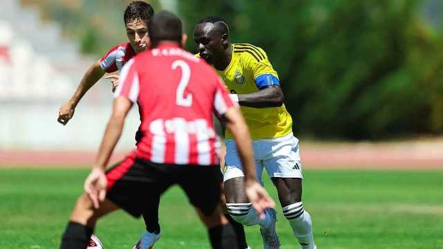 ماني يهدر ركلة جزاء بشكل غريب في ودية النصر .. فيديو