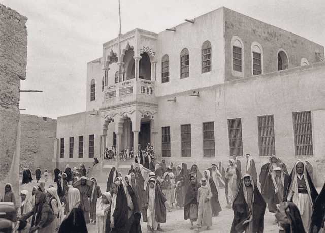 خروج الطلاب من المدرسة الأميرية بالهفوف عام 1949م