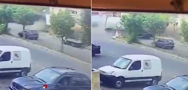 سائق شاحنة يفقد السيطرة على شاحنته لتعرضه لحادث سير .. فيديو