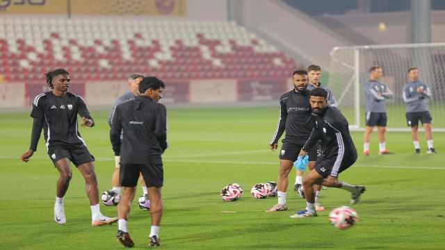 الأهلي يختتم تحضيراته قبل لقاء الهلال .. صور