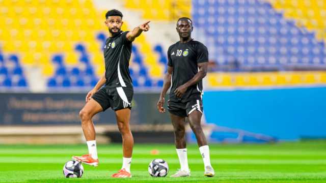 النصر يضع شرطًا للموافقة على إعارة ماني والعمري