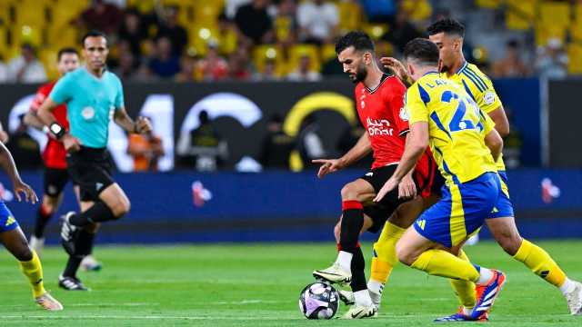 النصر يطالب بحكام أجانب