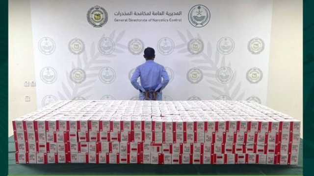 الإطاحة بمقيم لترويجه 447,750 قرص خاضع للتداول الطبي بالرياض