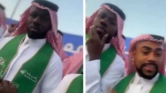 “بالثوب والشماغ” مالكوم ممازحًا كوليبالي: والله كويتي.. فيديو