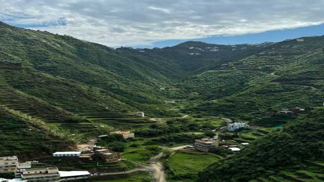 وادي الجنية بالداير بني مالك يخطف الأنظار بعدما اكتسى بالأخضر