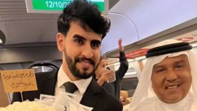 إيقاف موظف قطار عن عمله بسبب محمد عبده .. فيديو