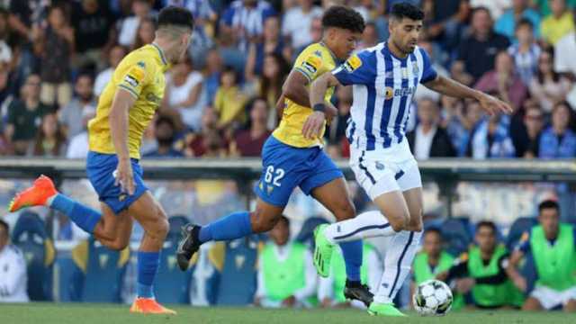 ‎بالدوري البرتغالي .. لاعب يوقف انفرادًا بالمرمى بعد إصابة منافسه