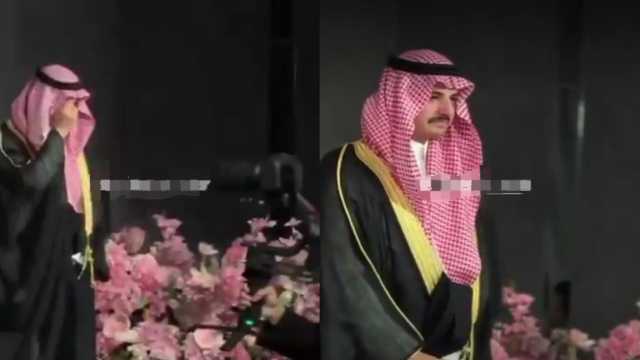 بكاء المذيع عبدالمحسن اللافي في زواج شقيقته .. فيديو