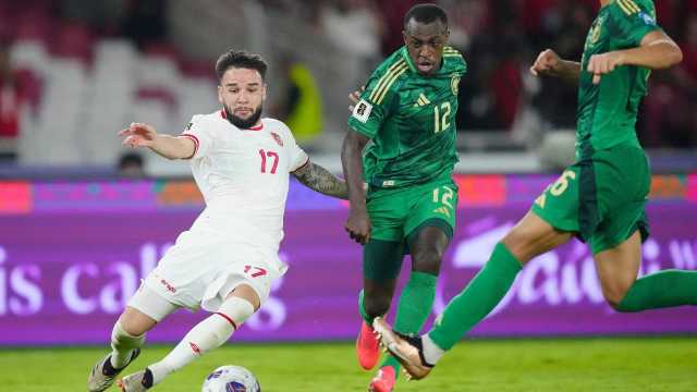 حكم مباراة المنتخب وإندونيسيا يثير الجدل بقراراته.. فيديو