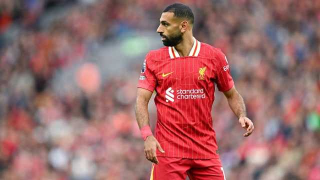 طفلة تحرج محمد صلاح في مباراة ليفربول وتوتنهام .. فيديو