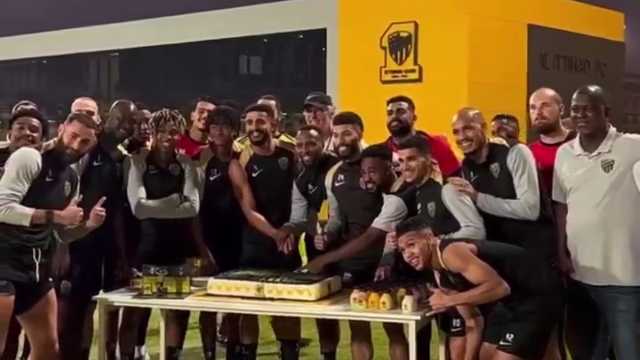 الاتحاد يحتفل بيوم ميلاد اللاعب عبدالاله العمري ..فيديو