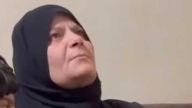 مسنة سورية تشكر خادم الحرمين الشريفين بعد استلامها السلال الغذائية ..فيديو