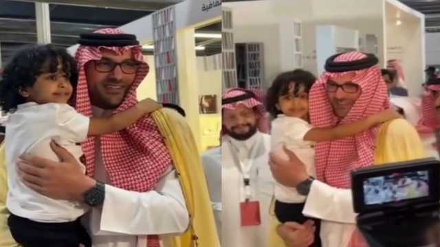 ردة فعل الأمير سعود على طفل نادى عليه أثناء مروره.. فيديو