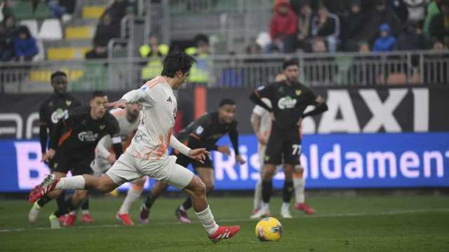 ديبالا يقود روما للفوز على فينيتسيا في الدوري الإيطالي