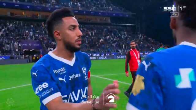 حزن سالم الدوسري بعد التعادل أمام الرياض .. فيديو