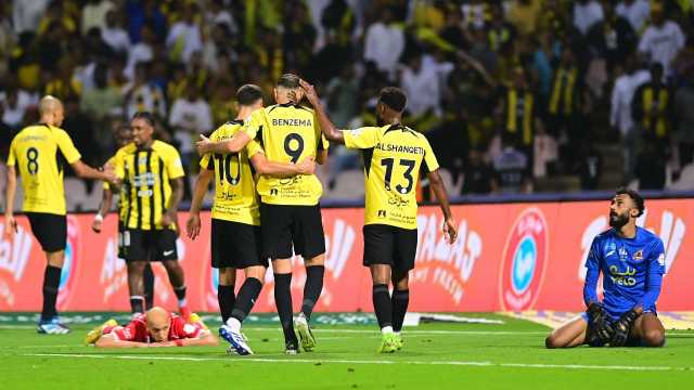 الاتحاد يمطر شباك الوحدة برباعية.. فيديو