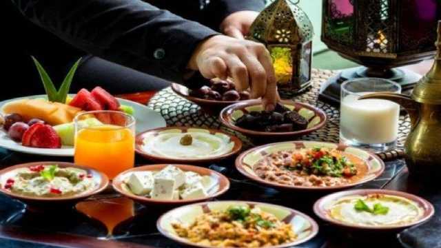 حكم إفطار من يعمل في درجات حرارة مرتفعة أو أعمال مجهدة ..فيديو