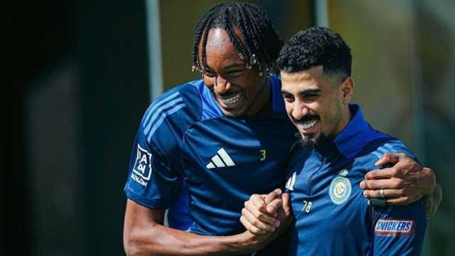 الهلال يسعى لضم مدافع النصر لاجامي