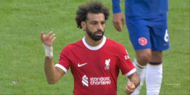 شاهد.. غضب محمد صلاح لحظة استبداله بقمة ليفربول وتشيلسي