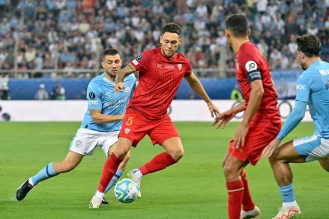 النصيري يحسم الشوط الأول لـ إشبيلية على حساب المان سيتي بالسوبر الأوروبي