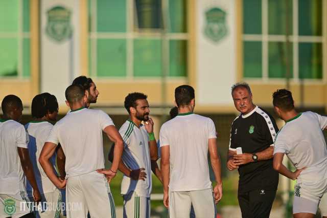 رئيس الاتحاد السكندري يعقد اجتماع مع طارق العشري واللاعبين استعداداً للموسم الجديد