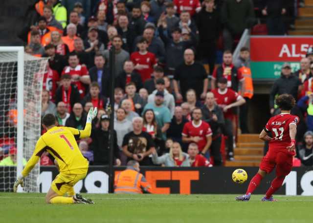 محمد صلاح يقود ليفربول للفوز بثلاثية على نوتينجهام في الدوري الإنجليزي.. فيديو