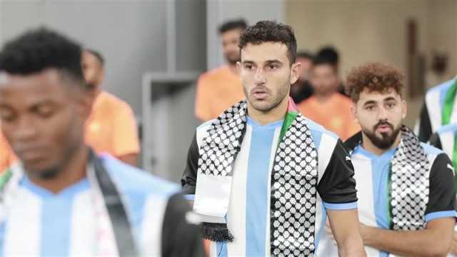 حمدي فتحي يدعم فلسطين خلال لقاء الوكرة وأم صلال بالدوري القطري