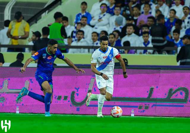 الهلال يعزز صدارته للدوري السعودي للمحترفين بثنائية في الفتح.. فيديو