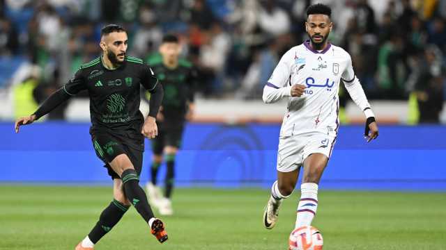 فيجا يتألق ويمنح رياض محرز المساهمة 13 مع الاهلي في الدوري السعودي