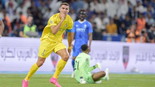 إصابة قوية لنجم النصر أمام الهلال في الديربي السعودي