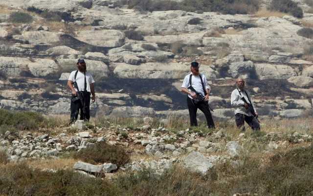 مستوطنون يعتدون على الفلسطينيين في الضفة الغربية