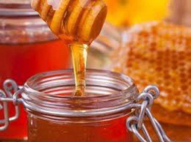 أخصائي غذاء: استخدام العسل بدلًا من السكر يقلل الكوليسترول الضار