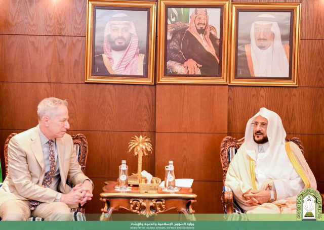 وزير الشؤون الإسلامية يستعرض جهود المملكة في مختلف المجالات مع السفير الأمريكي